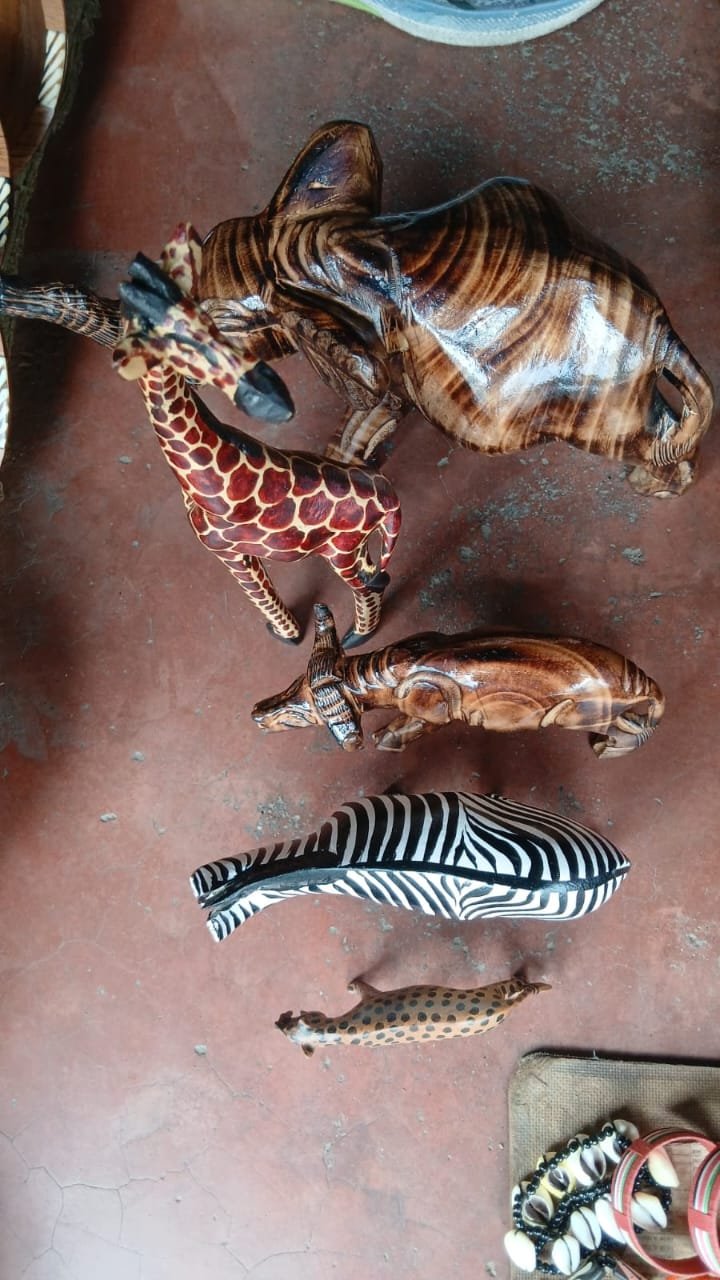 Wooden curved animals statuses
